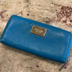 Michael Kors Zip Around Wallet Blue